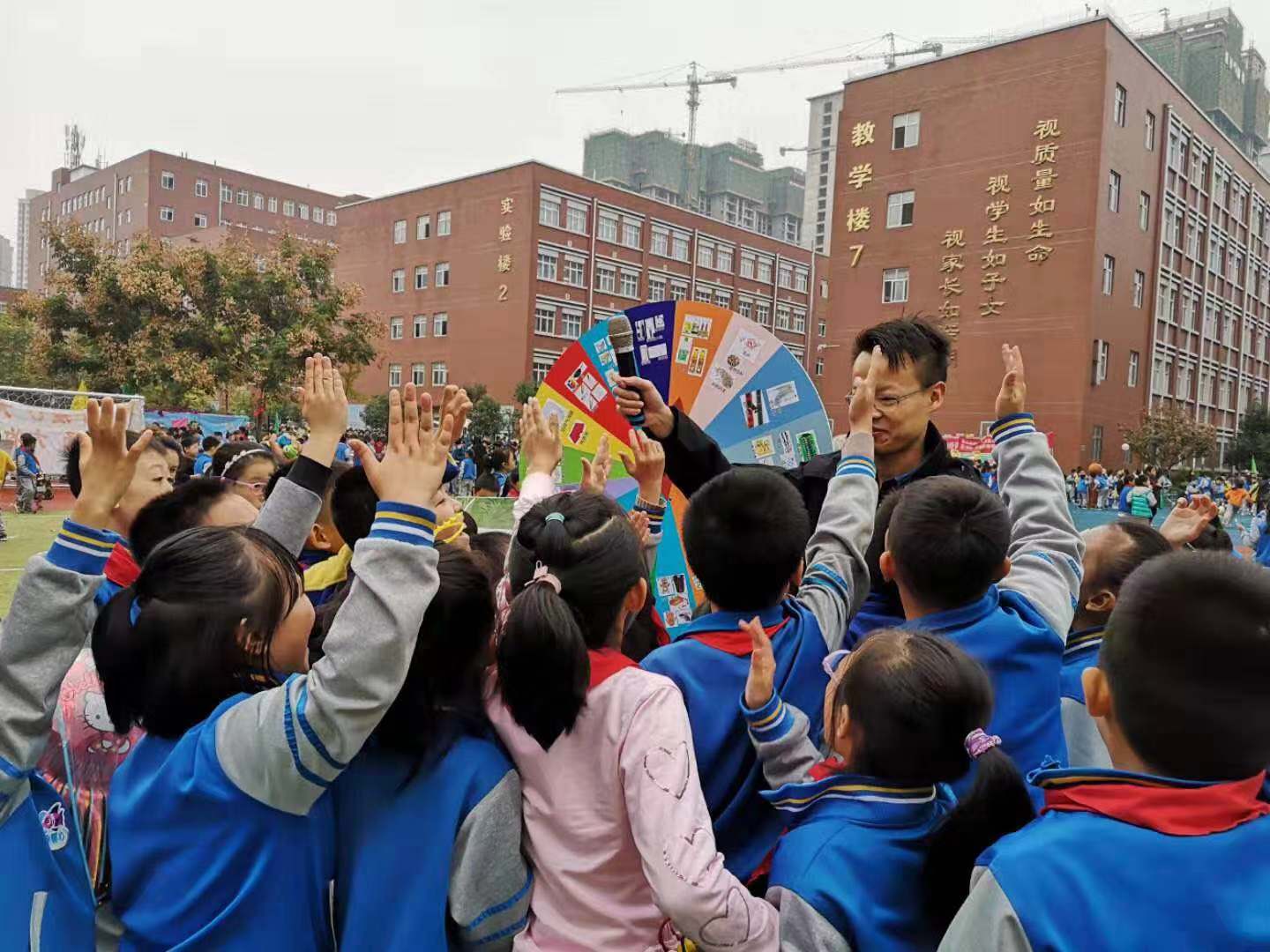 1.2 國源公司走進校園，開展垃圾分類宣傳.jpg