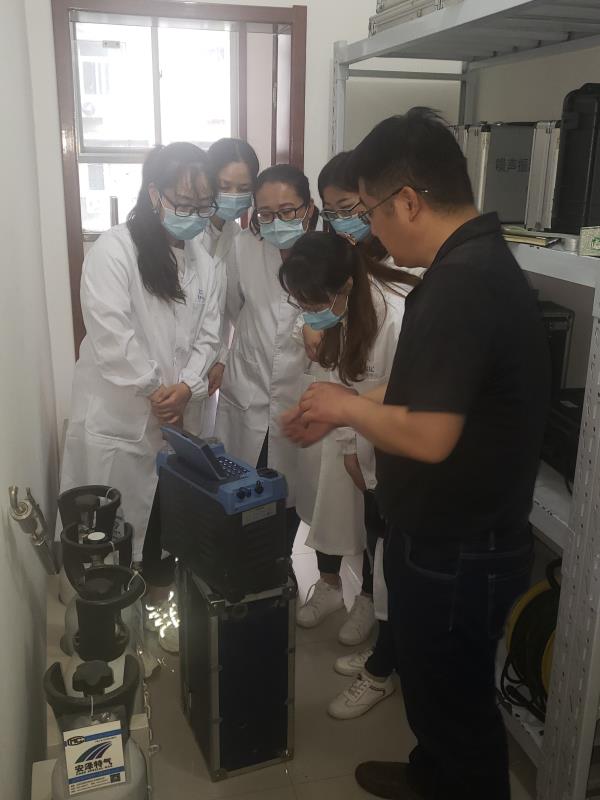 1589330905445371eSVH.jpg 監(jiān)測(cè)中心發(fā)揮技術(shù)優(yōu)勢(shì)開(kāi)展對(duì)外技術(shù)培訓(xùn)指導(dǎo).jpg