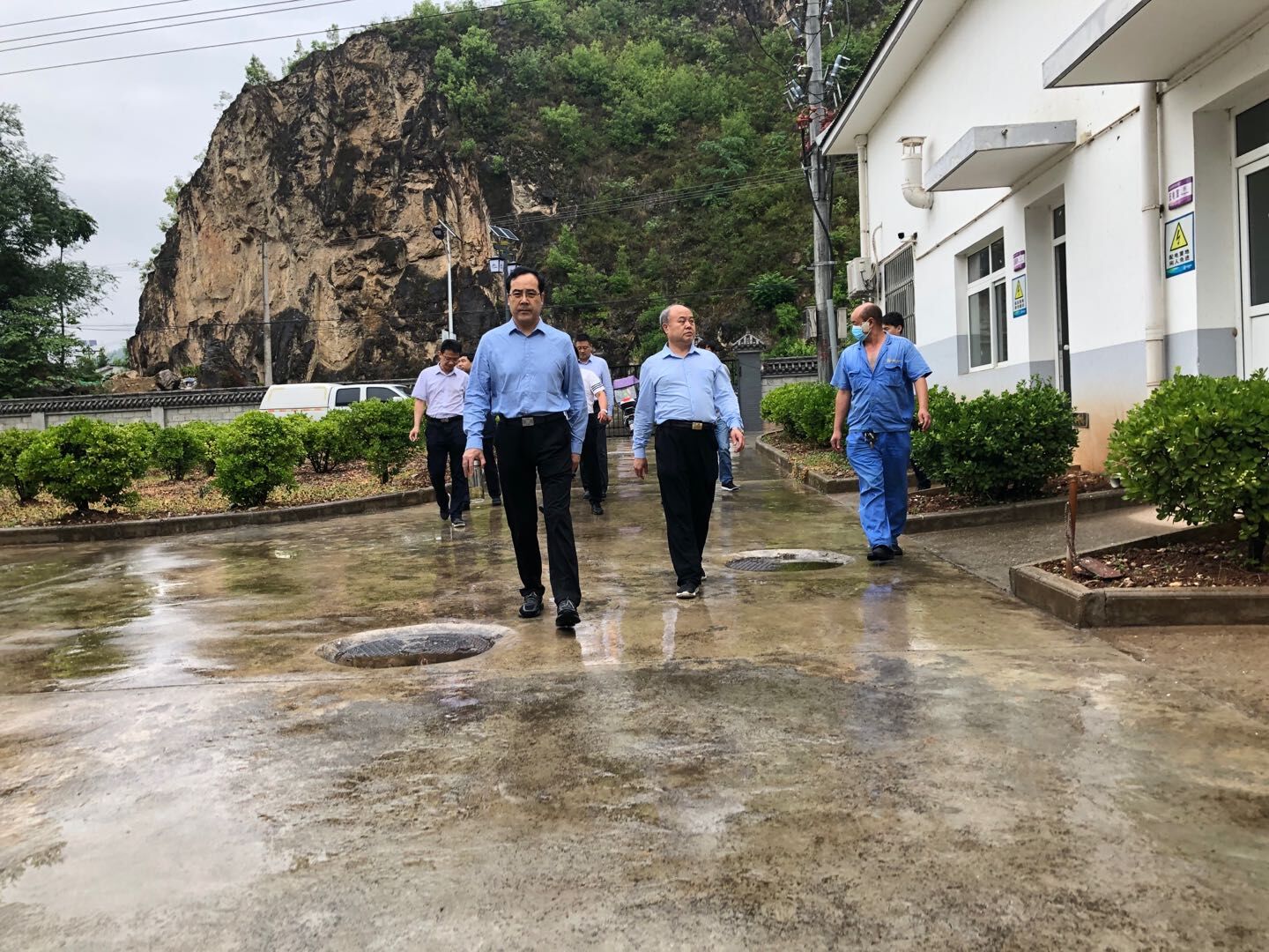 1591889049127808LzwV.jpg 孫景宏帶隊到水環(huán)境公司漫川關污水廠調研.jpg