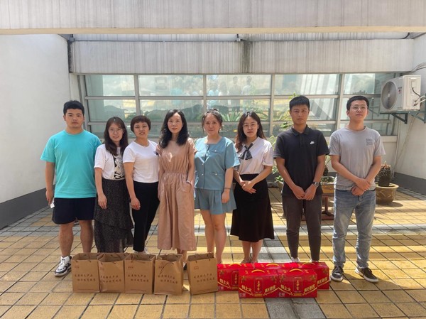 1627610325518767HNp6.jpg 中圣公司工會(huì)組織開展夏季“送清涼”活動(dòng)圖片1_副本.jpg