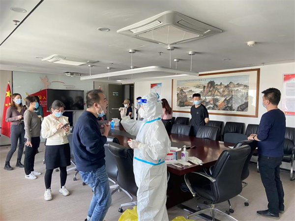 中圣公司：開(kāi)展全員核酸檢測(cè) 筑牢抗疫安全防線(xiàn)（終）圖片1.jpg