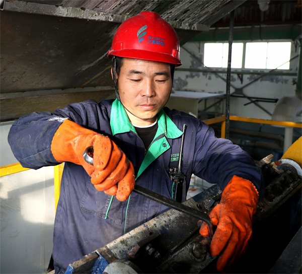 6車(chē)間一線先進(jìn)典型王新偉.jpg